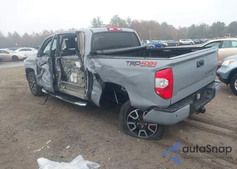 2018 Toyota Tundra Sr5 5.7L V8 z USA, uszkodzony, nr VIN 5TFDY5F18JX681217